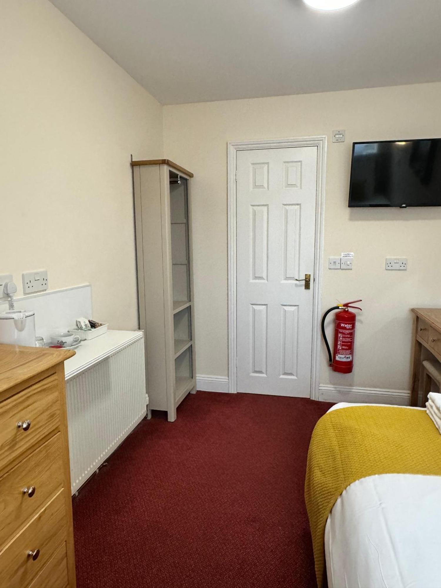 Crown Hotel Cotswold Блокли Экстерьер фото